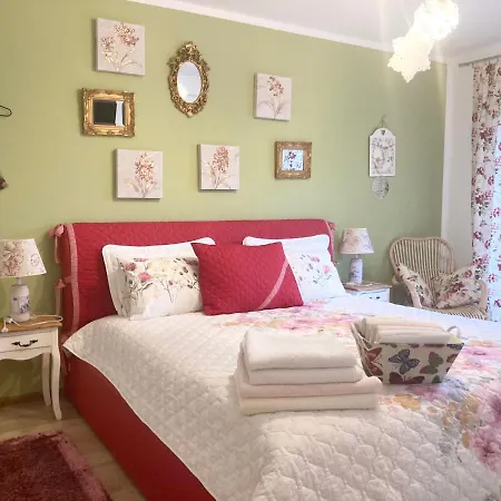 Sweet Garden Apartment