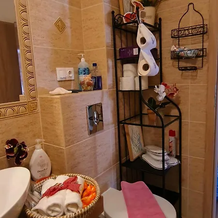 Sweet Garden Apartment